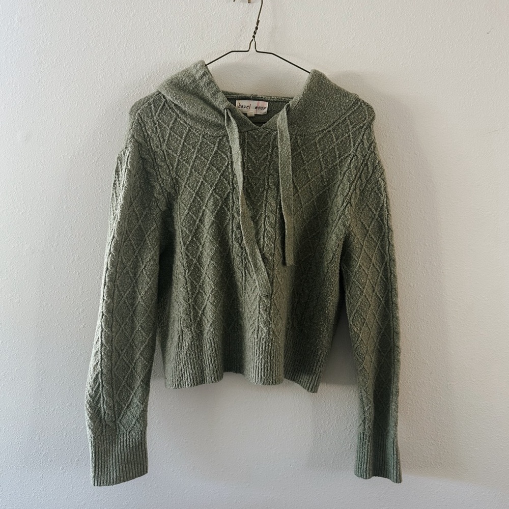 Semi cropped knit sweater